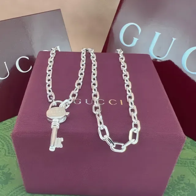 Gucci Key Bracelet Silver-Toned Curb Chain Bracelet 7