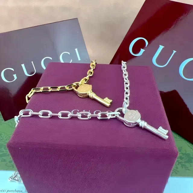 Gucci Key Bracelet Silver-Toned Curb Chain Bracelet 8