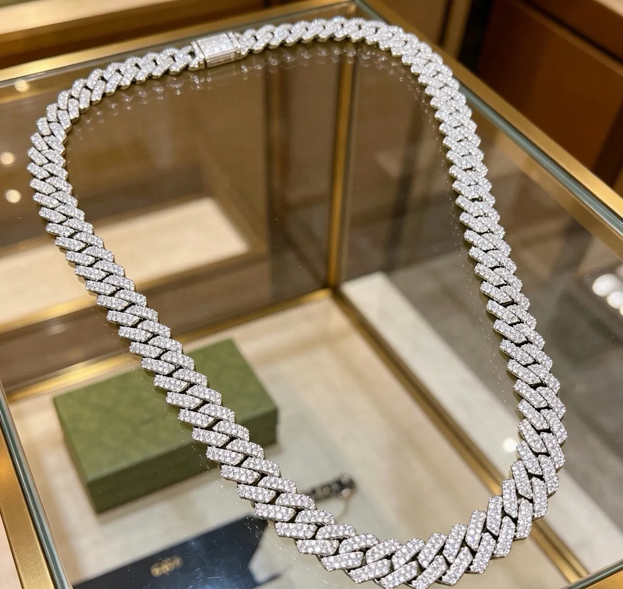 Gucci Pavé-Diamond Curb-Link Chain Colar 9