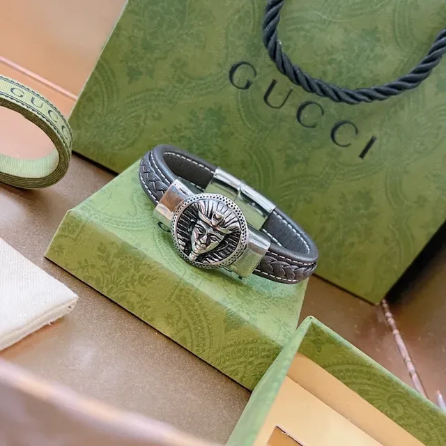 Gucci Pharaoh Medallion سوار جلد مضفر 5