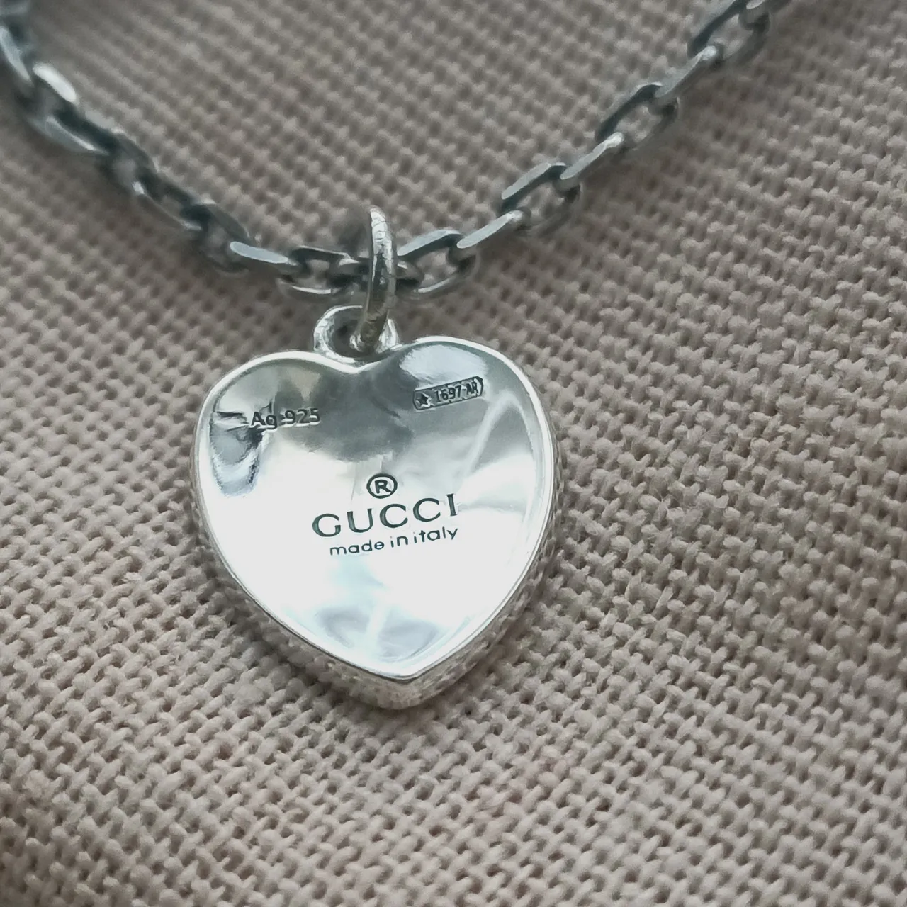 Gucci Red Silver Heart-Shaped Pendant Enamel Necklace 3
