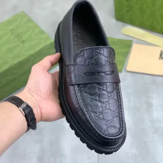 Gucci Rhyton 黑色压花 GG Loafer