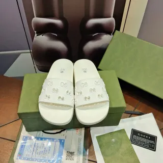 Gucci Screener Interlocking G पैटर्न सफेद स्लिपर्स