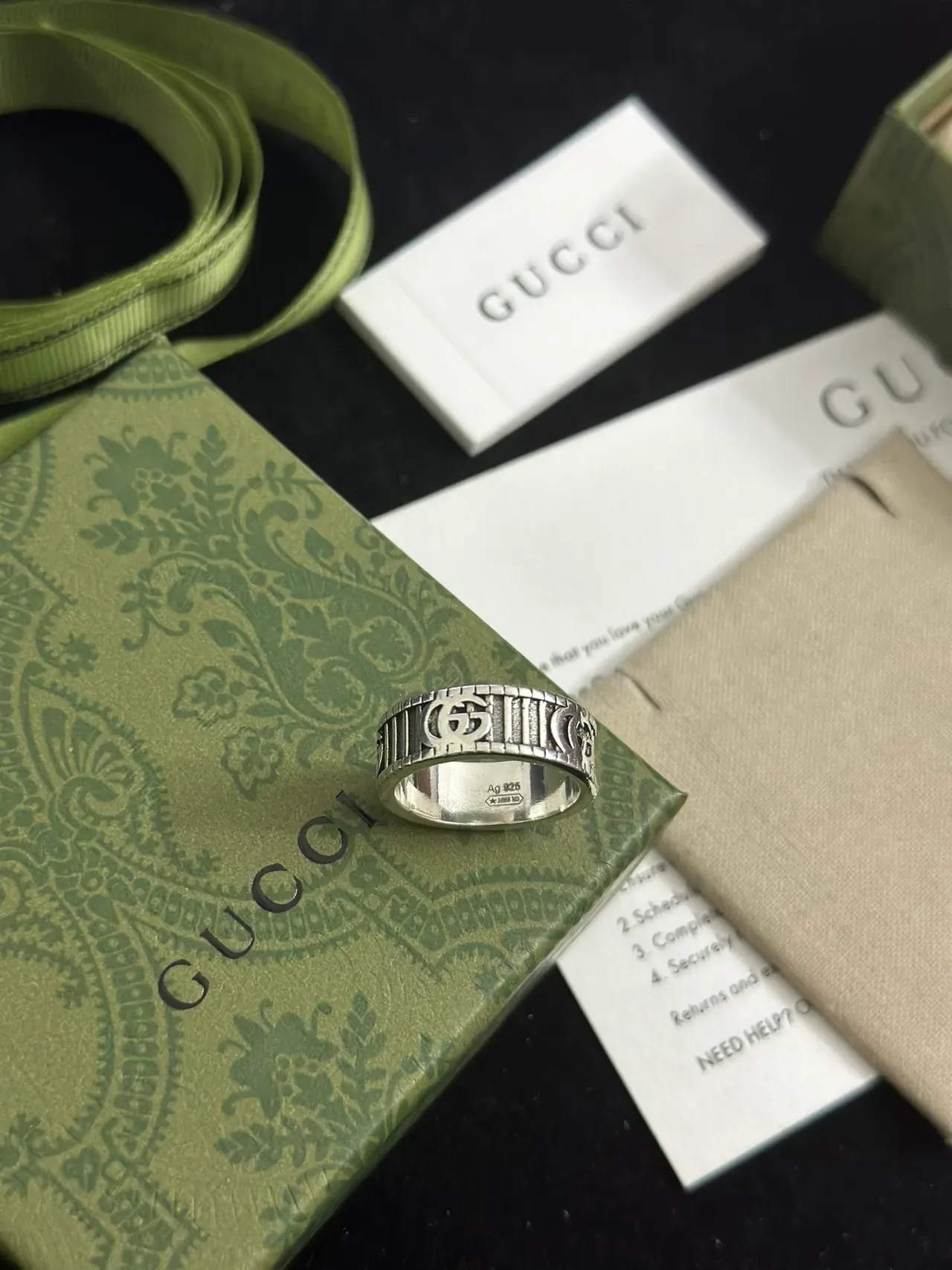 Anillo Gucci Screener Plata Beige Banda Ancha Motivo Interlocking G 8