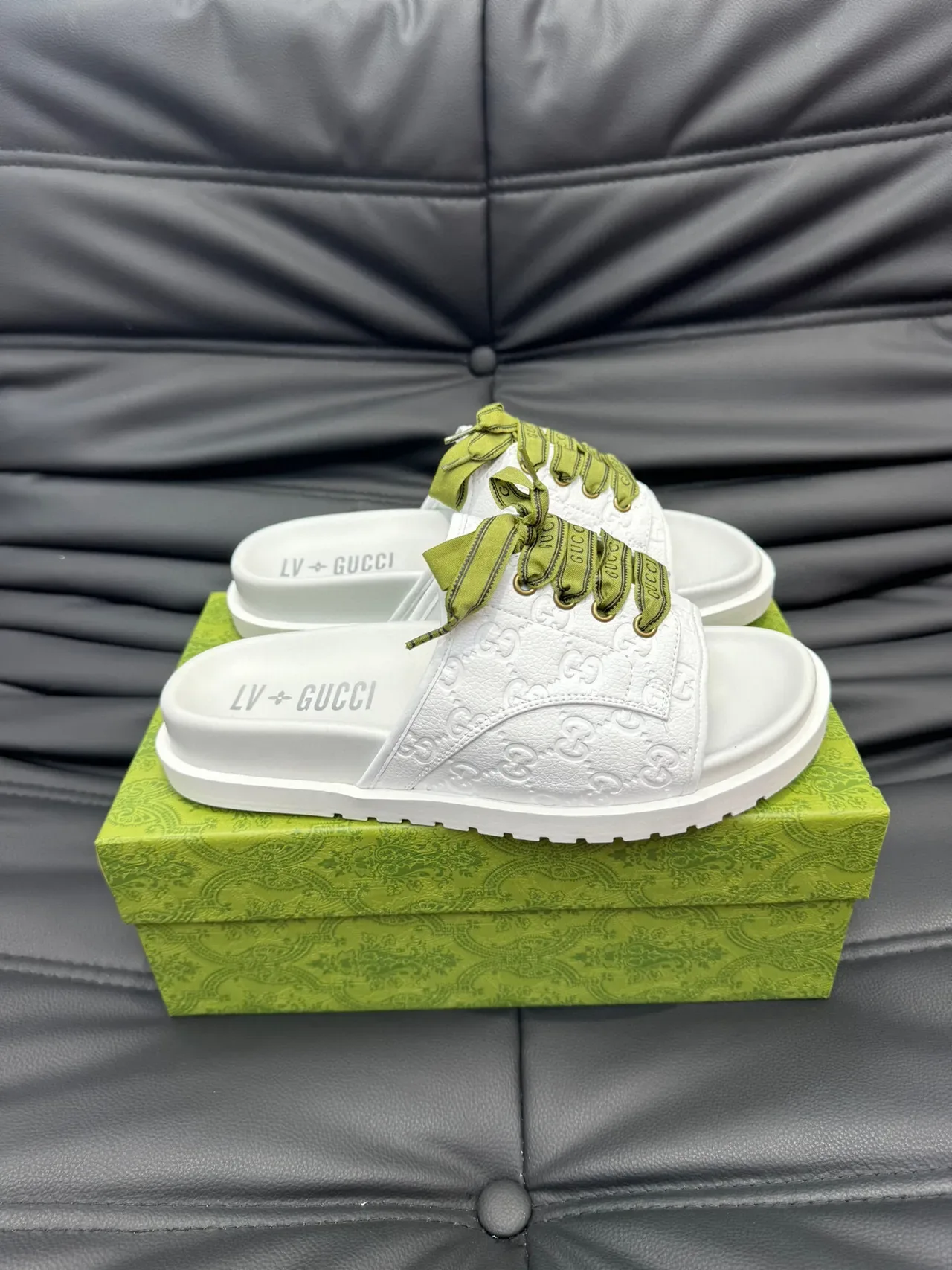 Gucci Screener Chaussons Blancs Verts Embossed GG Monogram Ruban Olive Lacets 4