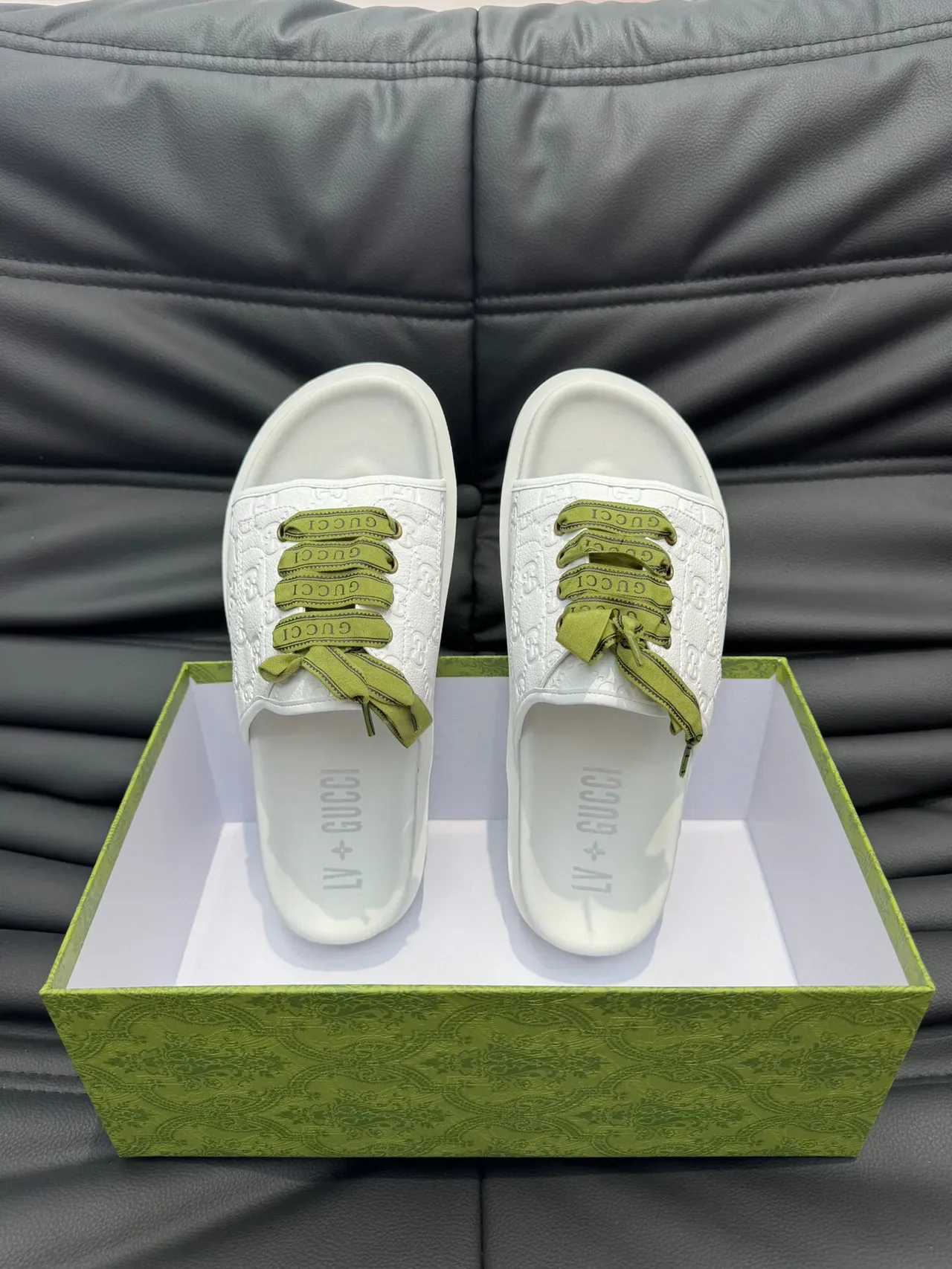 Gucci Screener Chaussons Blancs Verts Embossed GG Monogram Ruban Olive Lacets 5