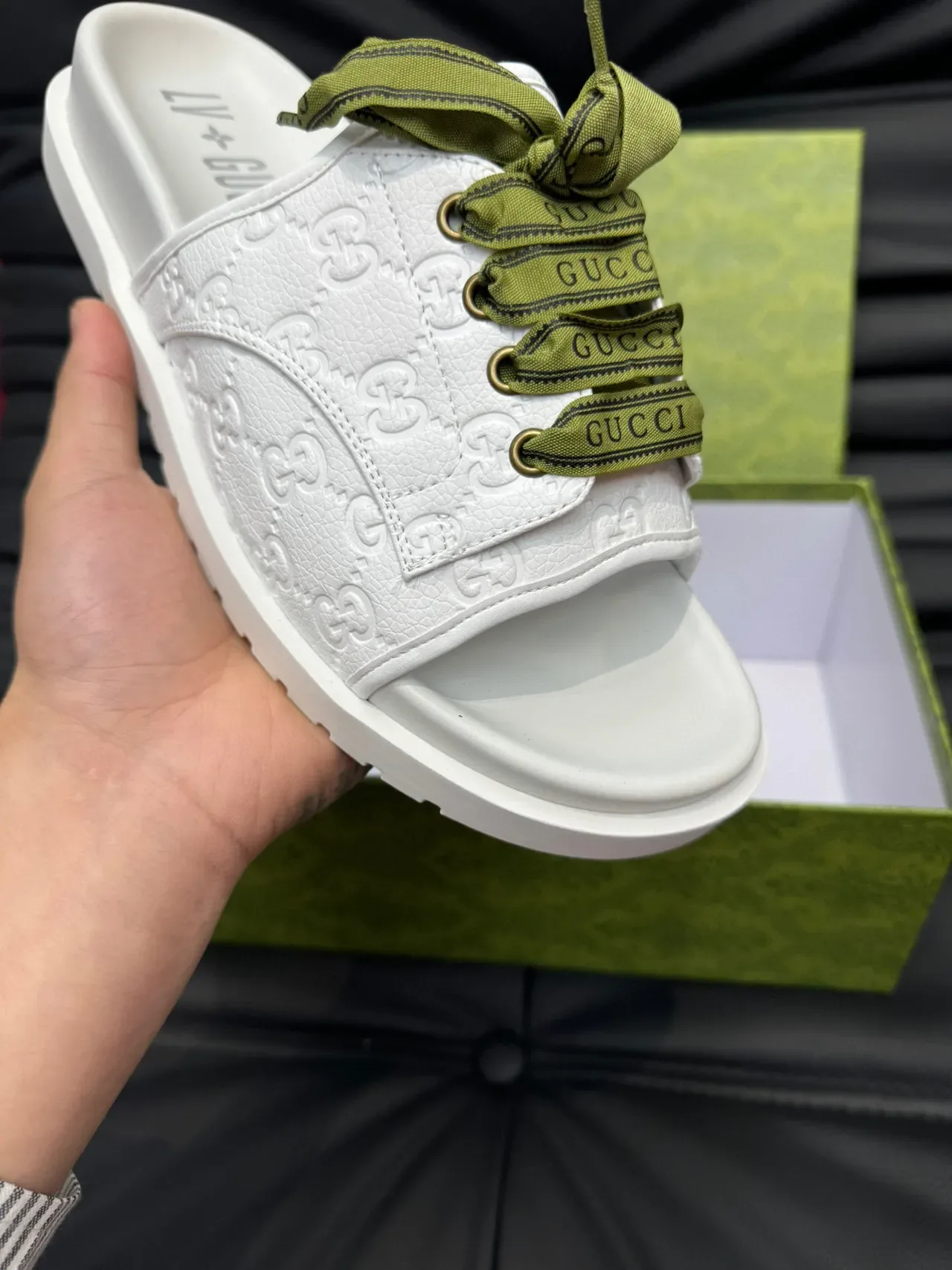 Gucci Screener Chaussons Blancs Verts Embossed GG Monogram Ruban Olive Lacets 7