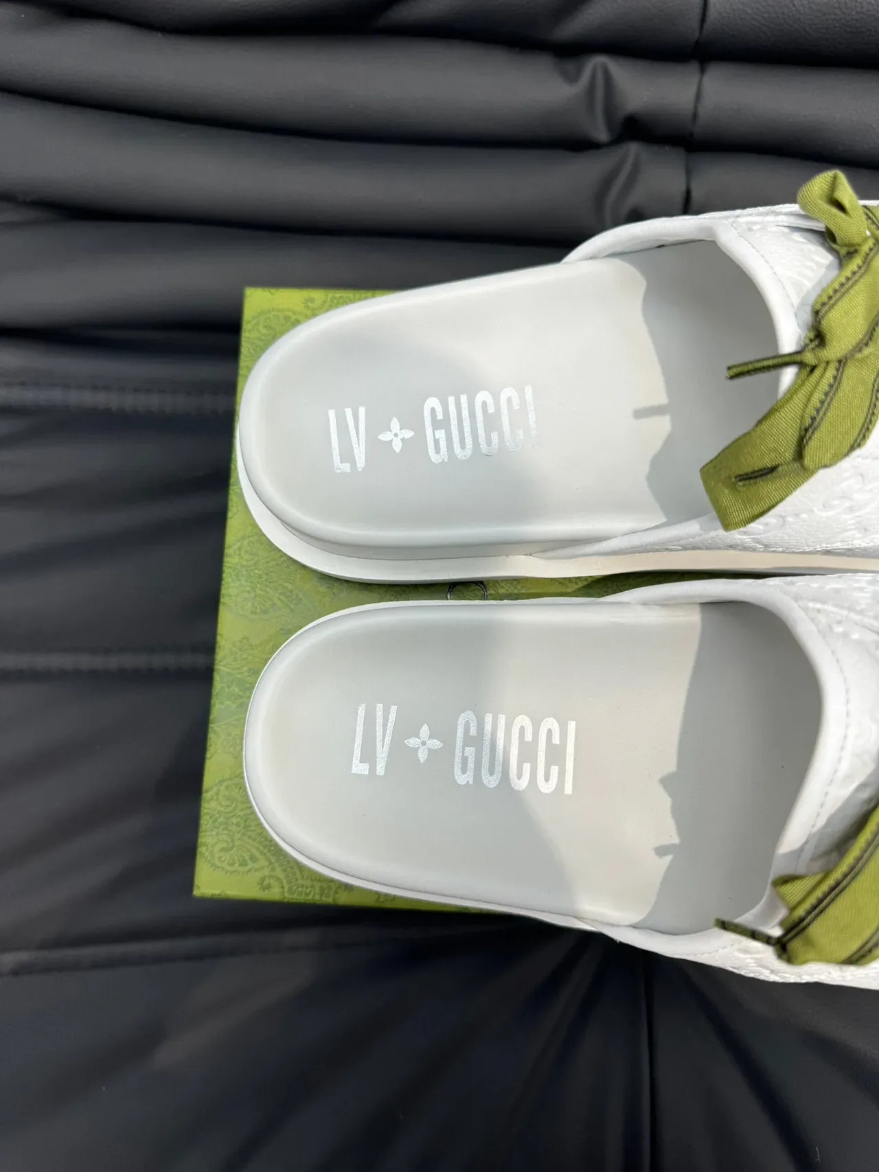 Gucci Screener Chaussons Blancs Verts Embossed GG Monogram Ruban Olive Lacets 8