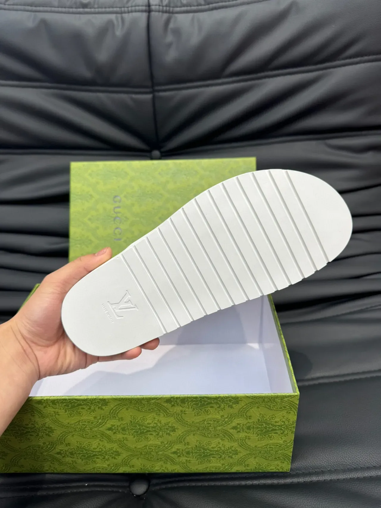 Gucci Screener Chaussons Blancs Verts Embossed GG Monogram Ruban Olive Lacets 9