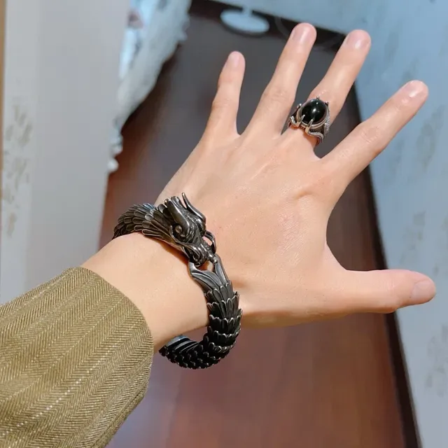Gucci Silver Articulated Scale-Link Sculpted Dragon Head Clasp Bracelet 2