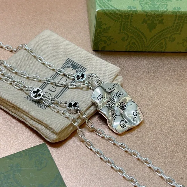 Gucci Silver Black Chain Sculpted Pendant Necklace 3