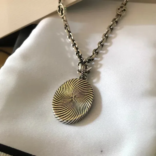 Gucci Silver Black Oval Pendant Rope-Edge Border Necklace 3