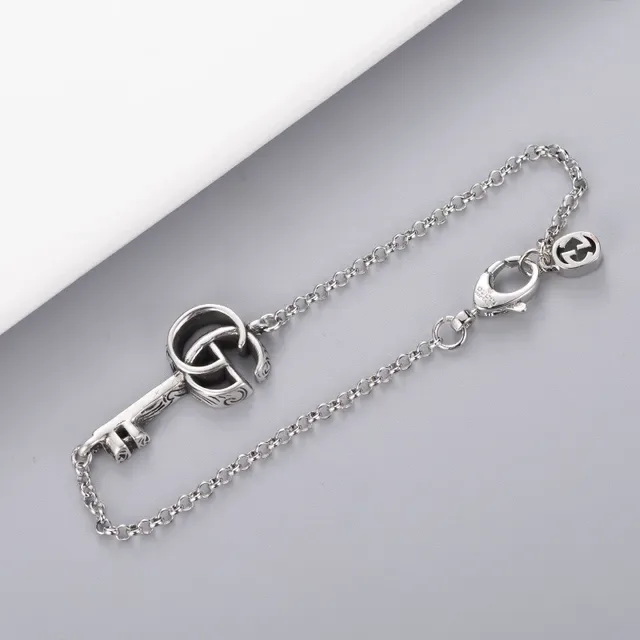 Gucci Silver Chain-Link Key-Shaped Pendant Bracelet 3