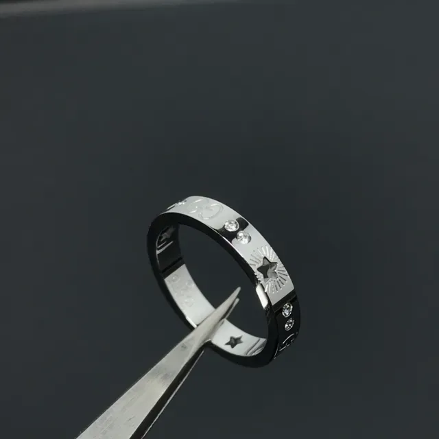 Gucci Silver Gold Engraved Star-Sunburst Motif Interlocking G Logo Detail Ring 4