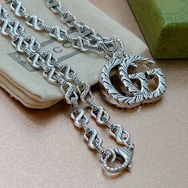 Gucci Silver Green Interlocking Double-G Pendant Rope-Textured Metalwork Necklace 3