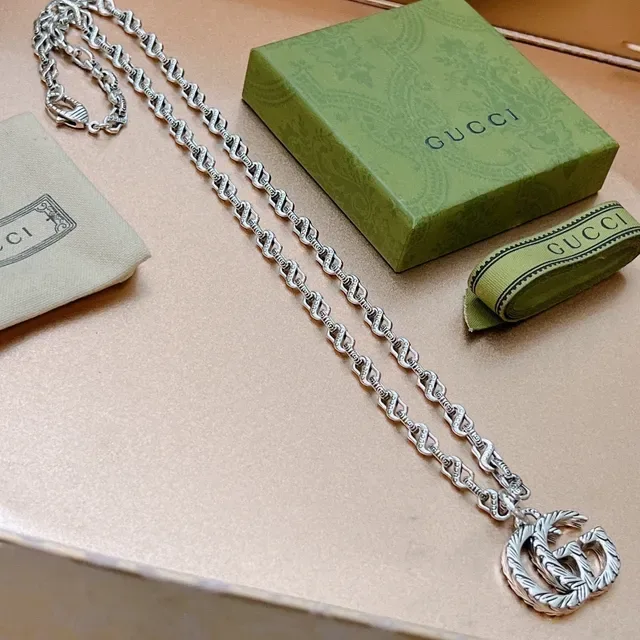 Gucci Silver Green Interlocking Double-G Pendant Rope-Textured Metalwork Necklace 5