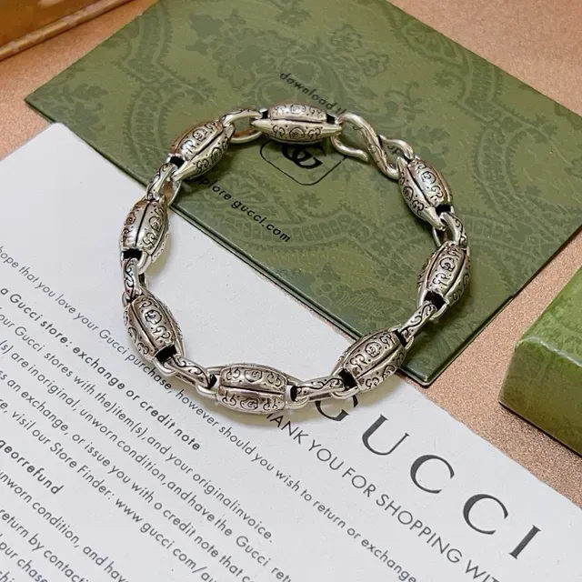 Gucci Silver Ornate Engraved Links Oval-Shaped Chain Bracelet 3