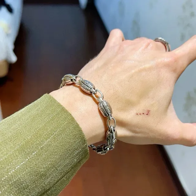 Gucci Silver Ornate Engraved Links Oval-Shaped Chain Bracelet 4