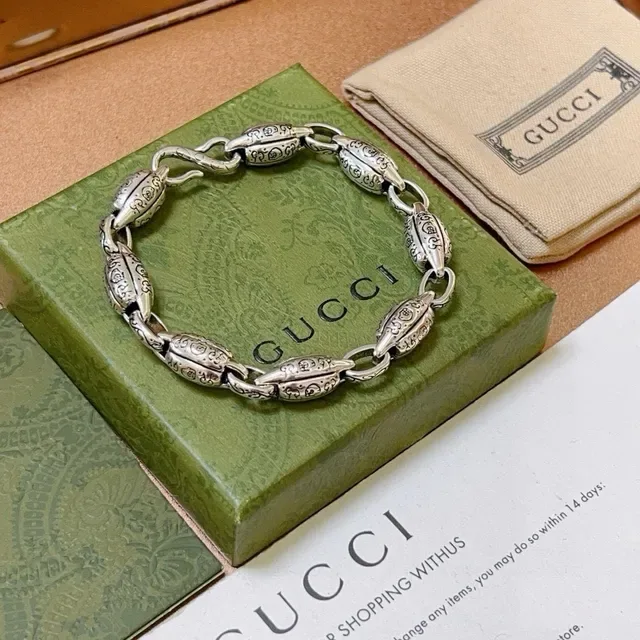 Gucci Silver Ornate Engraved Links Oval-Shaped Chain Bracelet 5