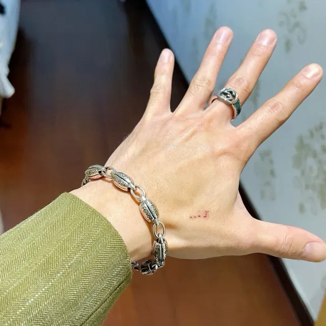 Gucci Silver Ornate Engraved Links Oval-Shaped Chain Bracelet 8