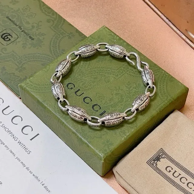 Gucci Silver Ornate Engraved Links Oval-Shaped Chain Bracelet 9