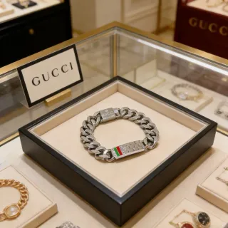 Gucci Silver Red Chunky Curb-Link Chain Rectangular Crystal-Embellished Plaque Bracelet