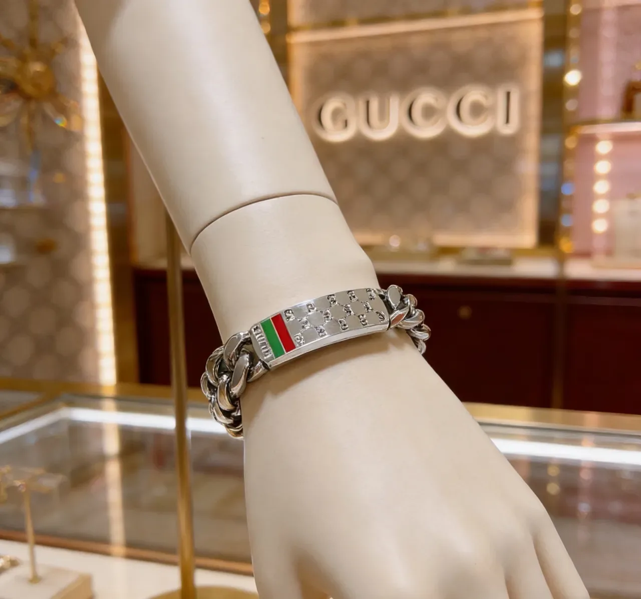 Gucci Silver Red Chunky Curb-Link Chain Rectangular Crystal-Embellished Plaque Bracelet 2