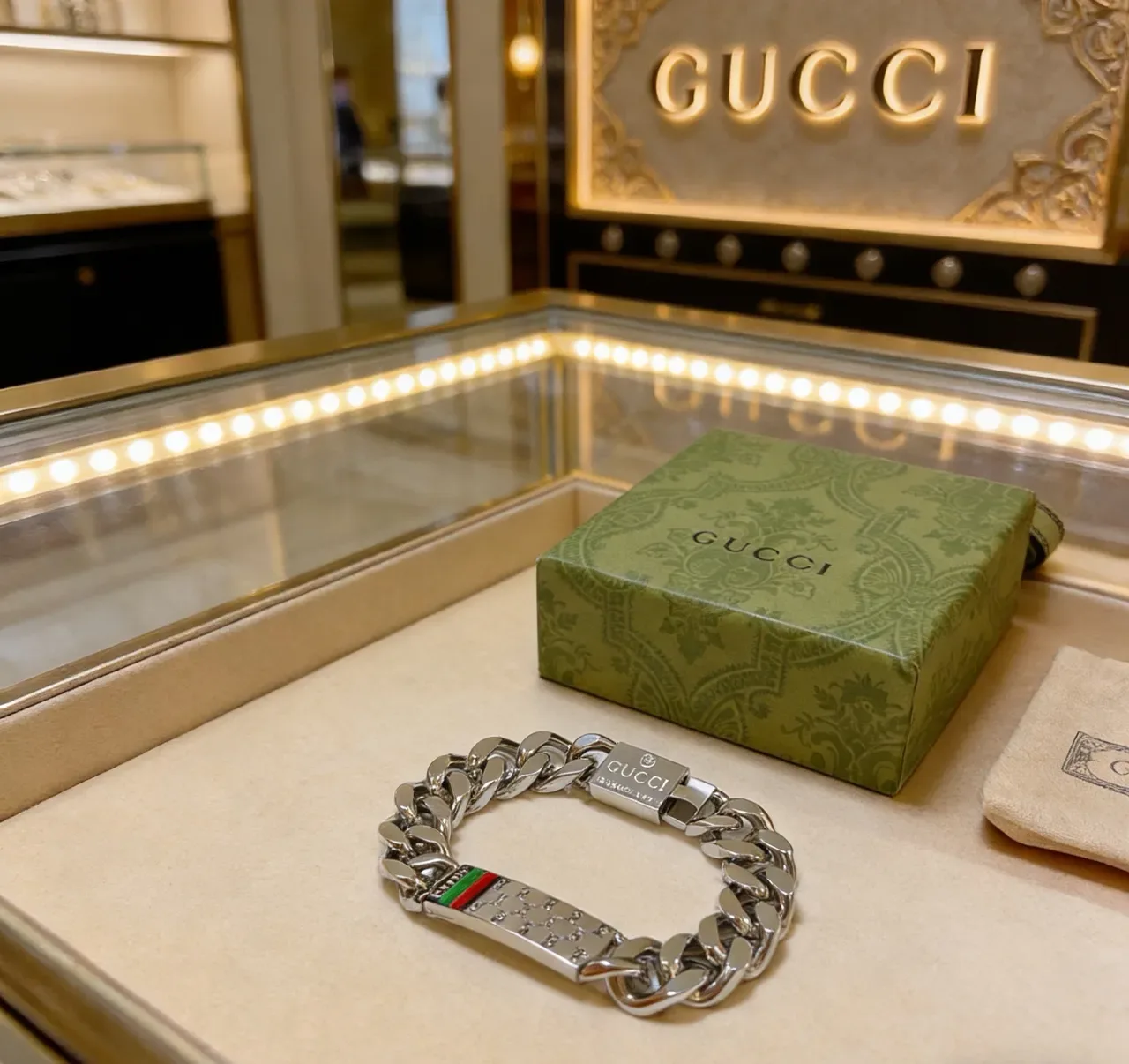 Gucci Silver Red Chunky Curb-Link Chain Rectangular Crystal-Embellished Plaque Bracelet 5