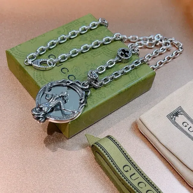 Gucci Silver-Toned Mythological Medallion Skull Chain Necklace 3