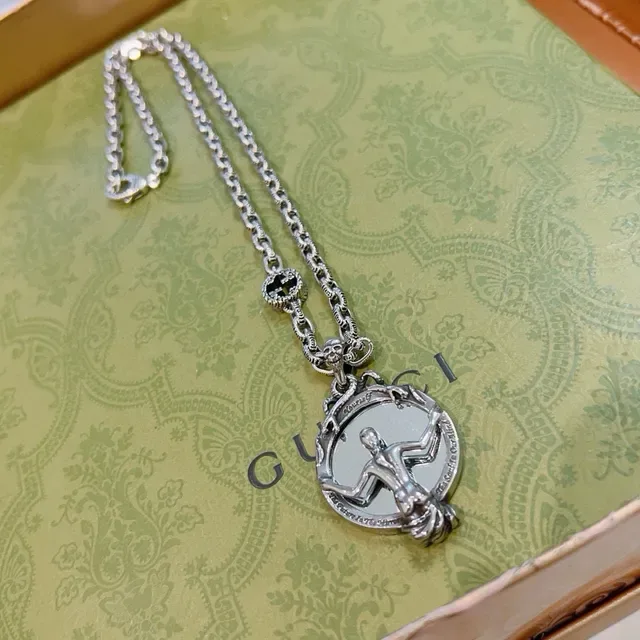 Gucci Silver-Toned Mythological Medallion Skull Chain Necklace 6