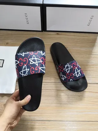 Gucci Slide काली और नेवी GG Star Print चप्पल 6
