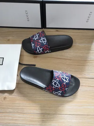 Gucci Slide काली और नेवी GG Star Print चप्पल 7
