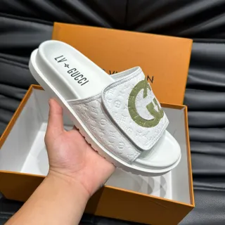Gucci Slide सफेद आर्मी ग्रीन एम्बॉस्ड Monogram Interlocking G Logo स्लिपर्स