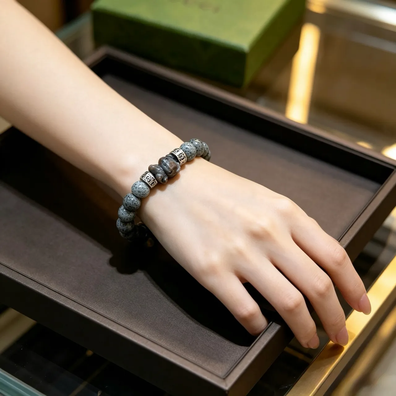 Gucci Speckled Stone and Silver-Tone Engraved Bead Bracelet 8