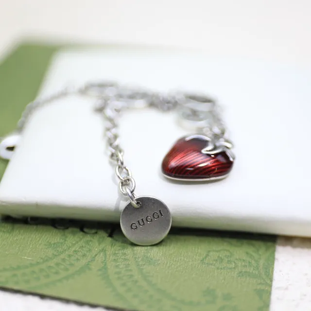 Gucci Charme Fraise Argent Chaîne Rouge à Maillons Charms G Entrelacés Bracelet 3