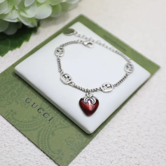 Gucci Charme Fraise Argent Chaîne Rouge à Maillons Charms G Entrelacés Bracelet 4