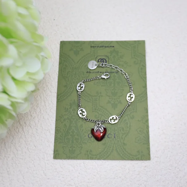 Gucci Charme Fraise Argent Chaîne Rouge à Maillons Charms G Entrelacés Bracelet 9