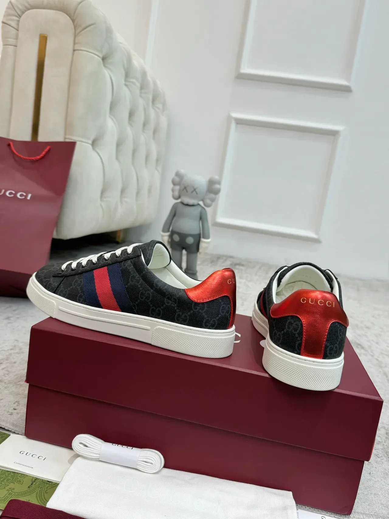 Gucci Tennis 1977 Noir et Rouge Rayures Web Sneakers Lifestyle 3
