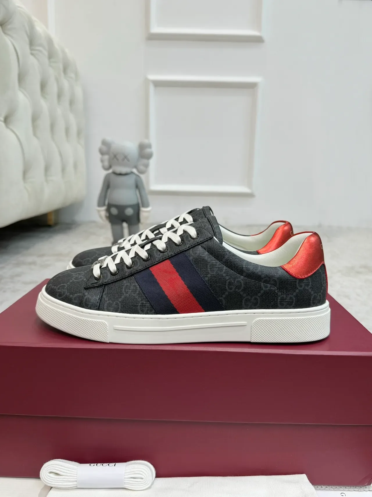 Gucci Tennis 1977 Noir et Rouge Rayures Web Sneakers Lifestyle 4