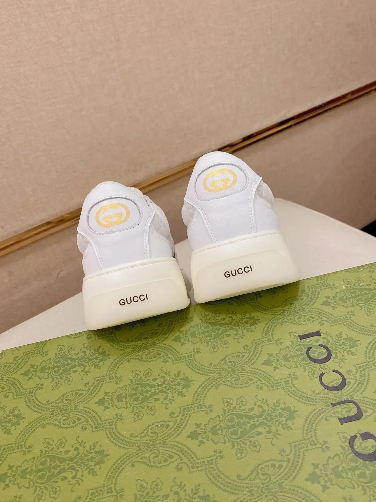 Gucci Tennis 1977 Sneakers Lifestyle Blanc Vert Rouge Web 2