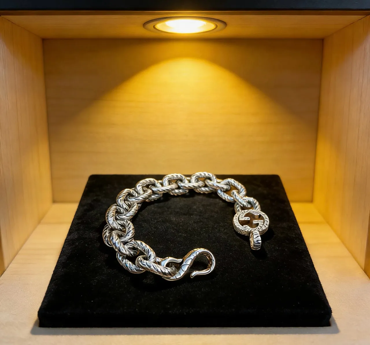 Gucci Twisted Chain Silver Rope-Link Engraved Leaf Motif Bracelet 3