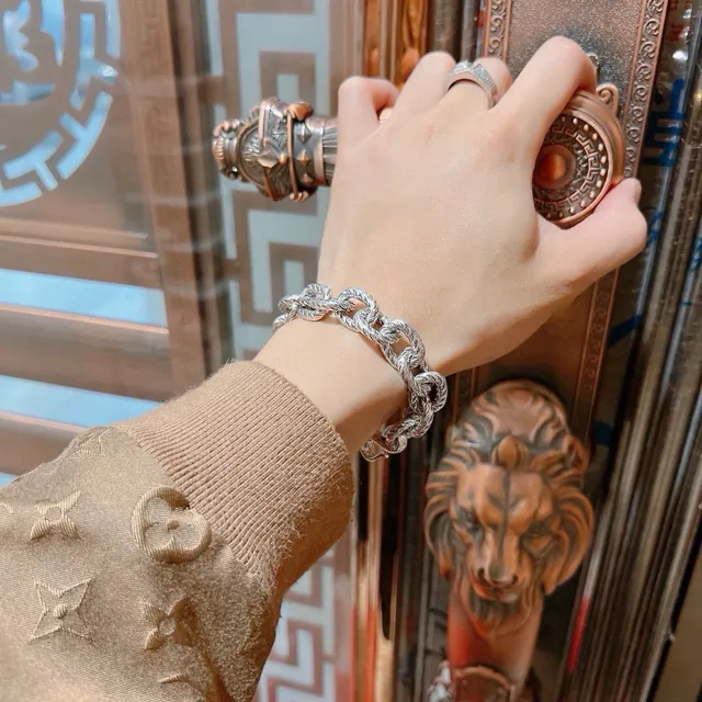 Gucci Twisted Chain Silver Rope-Link Engraved Leaf Motif Bracelet 4