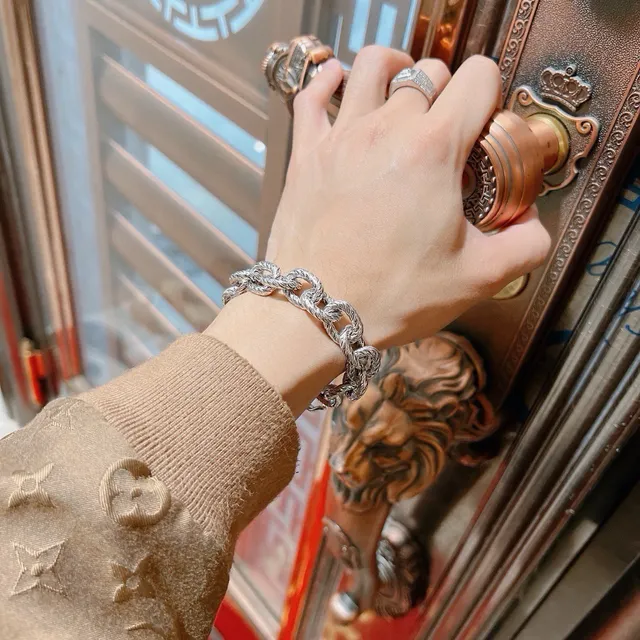 Gucci Twisted Chain Silver Rope-Link Engraved Leaf Motif Bracelet 8