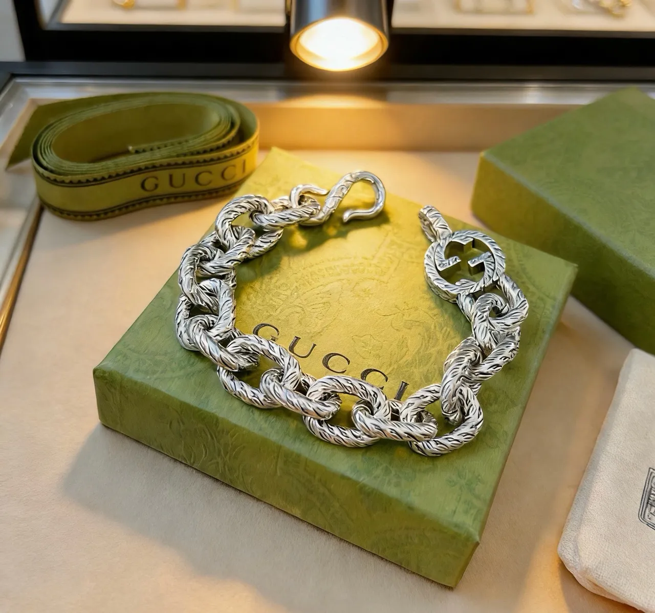 Gucci Twisted Chain Silver Rope-Link Engraved Leaf Motif Bracelet 9