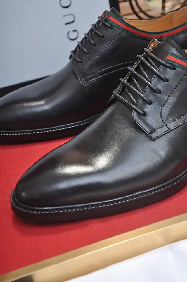 Gucci Web-Trimmed Oxford Noir Rouge cap-toe col Oxford chaussures 2
