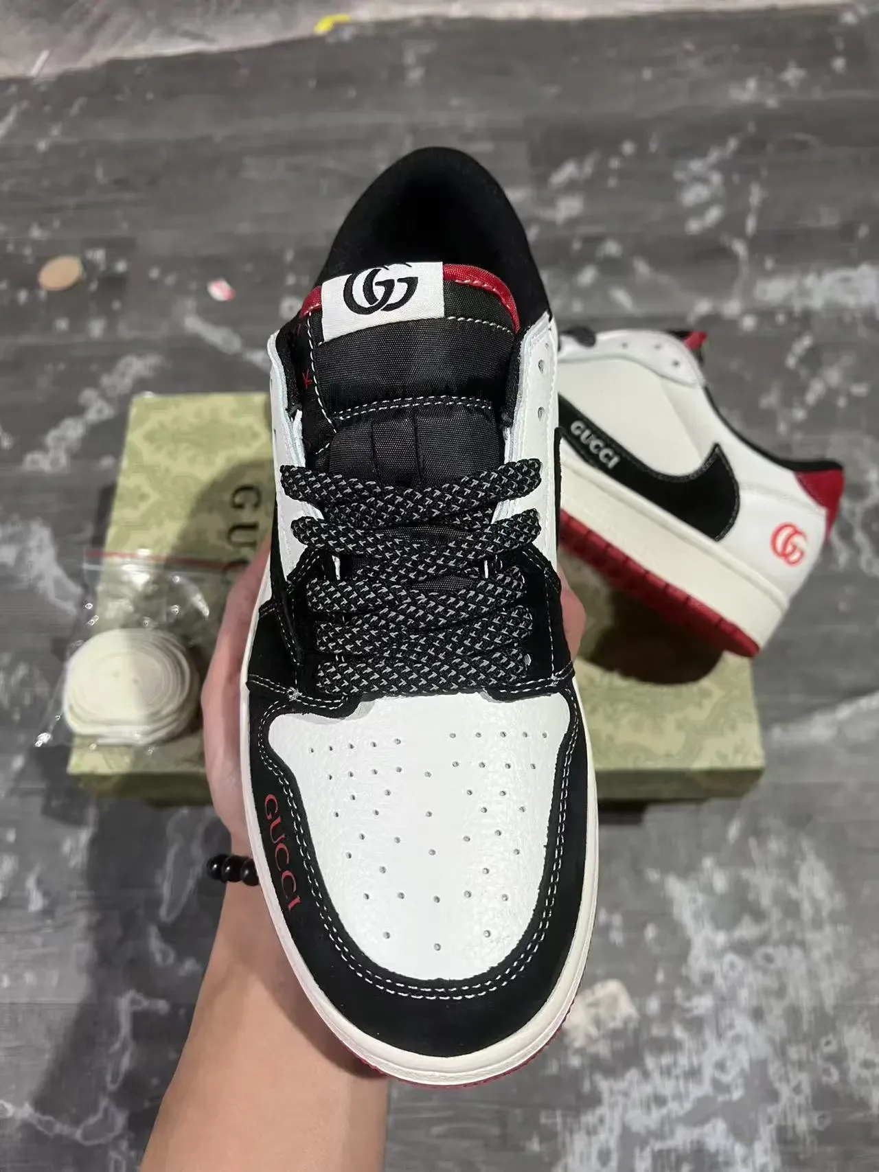 Gucci White Black Low-Top Leather-Suede Panelled Lifestyle Sneakers 3