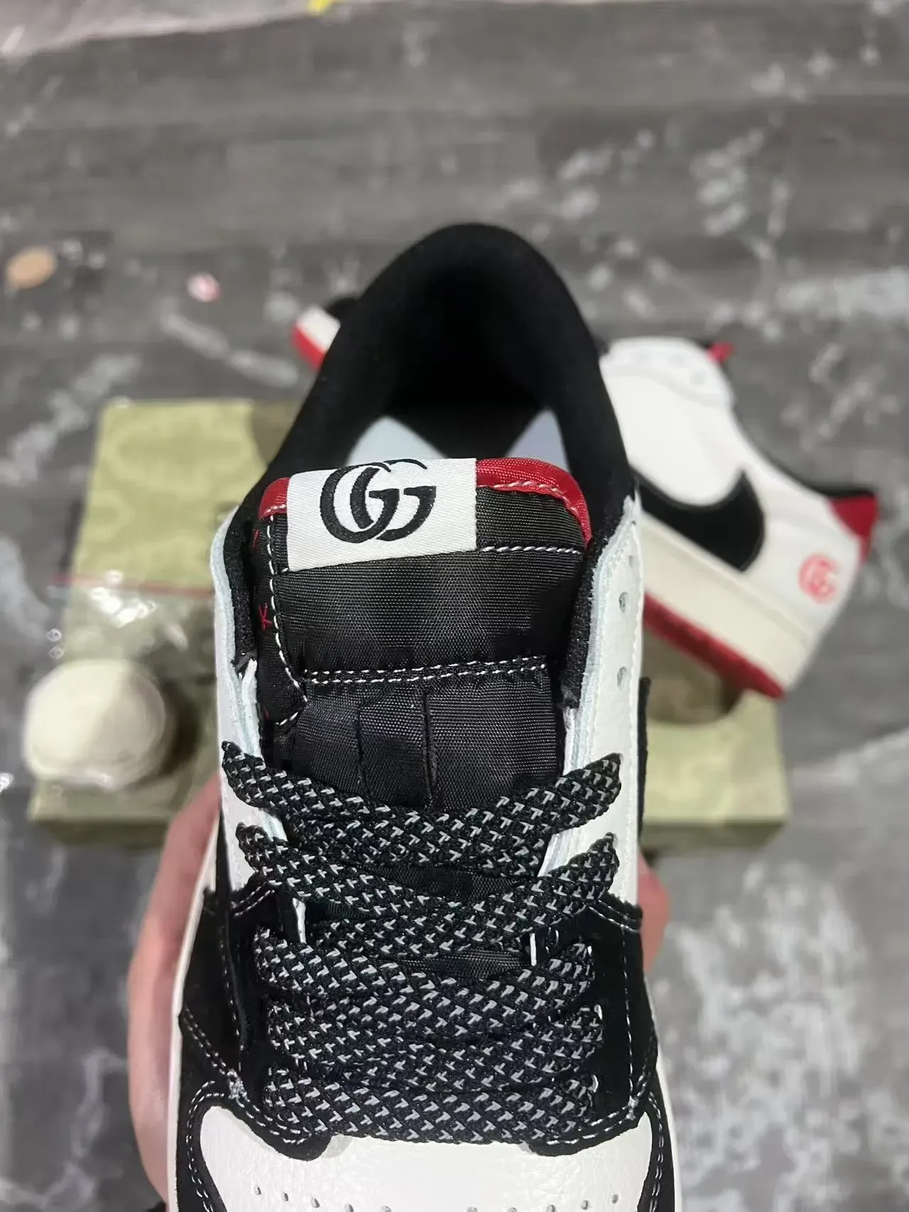 Gucci White Black Low-Top Leather-Suede Panelled Lifestyle Sneakers 4