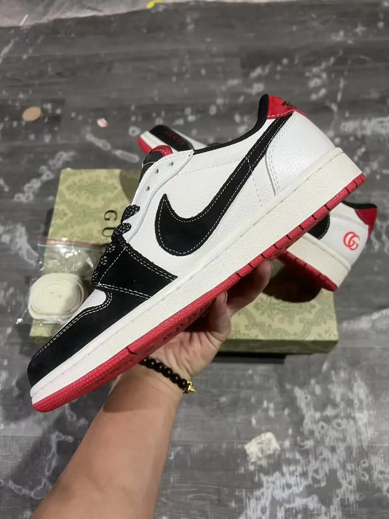 Gucci White Black Low-Top Leather-Suede Panelled Lifestyle Sneakers 5