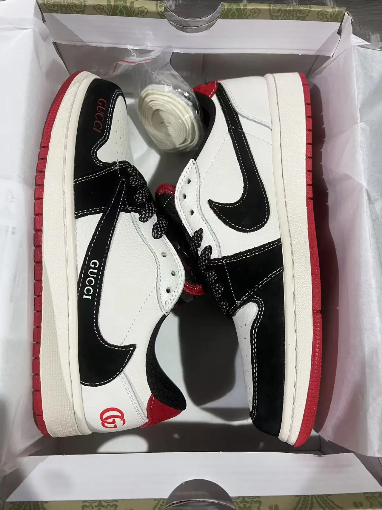 Gucci White Black Low-Top Leather-Suede Panelled Lifestyle Sneakers 9