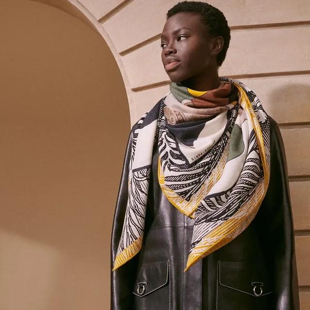 Hermès طباعة جرافيكية تجريدية برتقالي أبيض أسود أخضر وشاح حرير 3